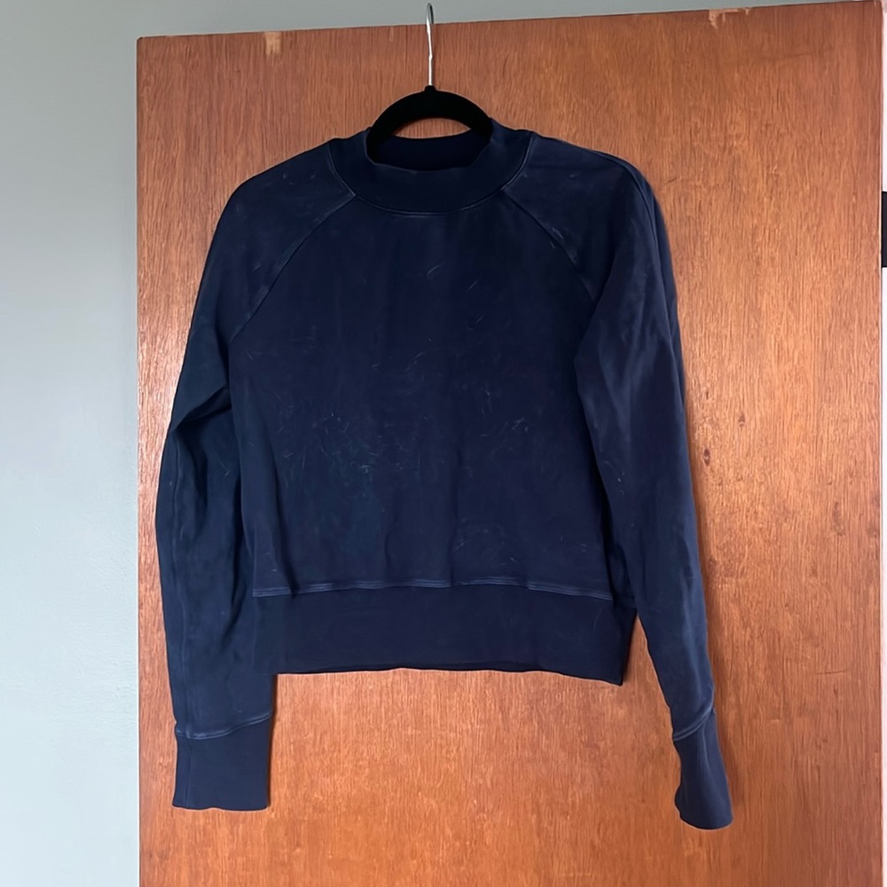 LULULEMON slightly cropped Crewneck sweater
